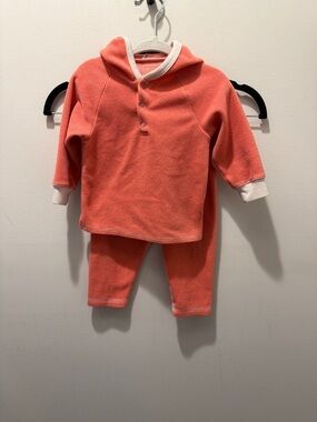 MEC fleece top and bottoms 12 months